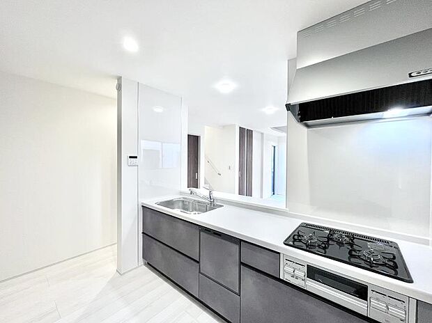 料理をしながらでもご家族との会話を楽しめる対面キッチン