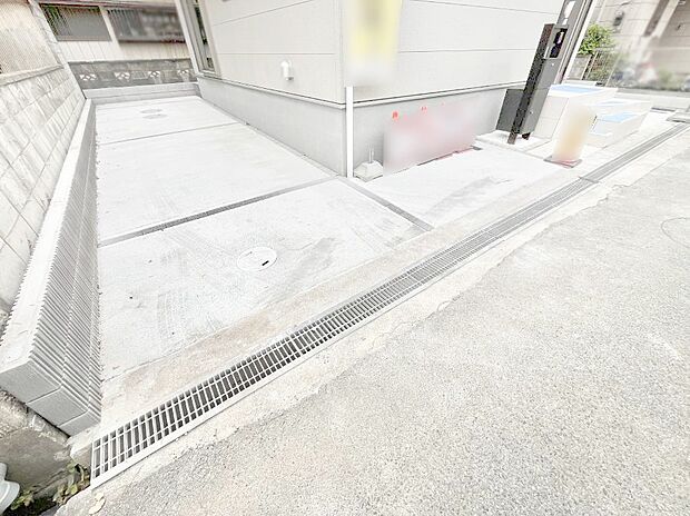 目の前が駐車場だと、雨の日も、大量にお買い物をした時も便利ですよね