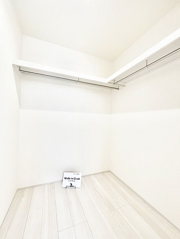 ウォークインクローゼットの活用で生活空間スッキリ