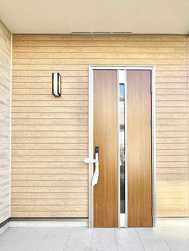 住まいの顔を演出する、玄関ドア。