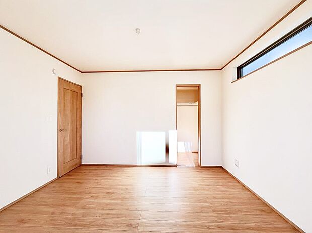 ウォークインクローゼットがあるお部屋。季節ごとの入れ替えも不要で便利です！