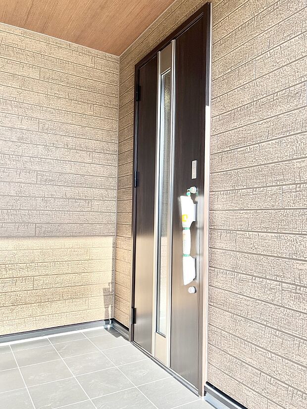 大切な家族、来客を出迎える玄関。