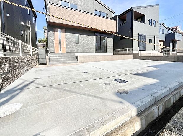 駐車2台可能！急なお客様の駐車に。また、ご家族の自転車スペースとしても大活躍。