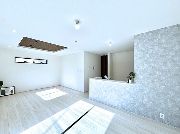 家族団らんの時間も増えそうなくつろぎのリビングダイニング。   