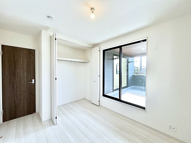 子供部屋にもおすすめな収納スペースたっぷりの居室