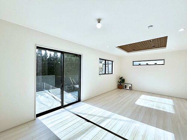 家族の笑顔が自然と生まれてくる、そんな雰囲気のダイニングに仕上がっています。