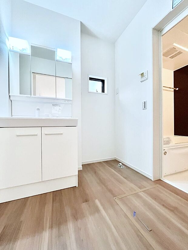 清潔感のある快適空間です。毎日の身支度も気持ち良くお使い頂けます。