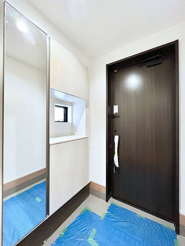 飾り棚を利用して、お越しいただくお客様をおもてなしできます。