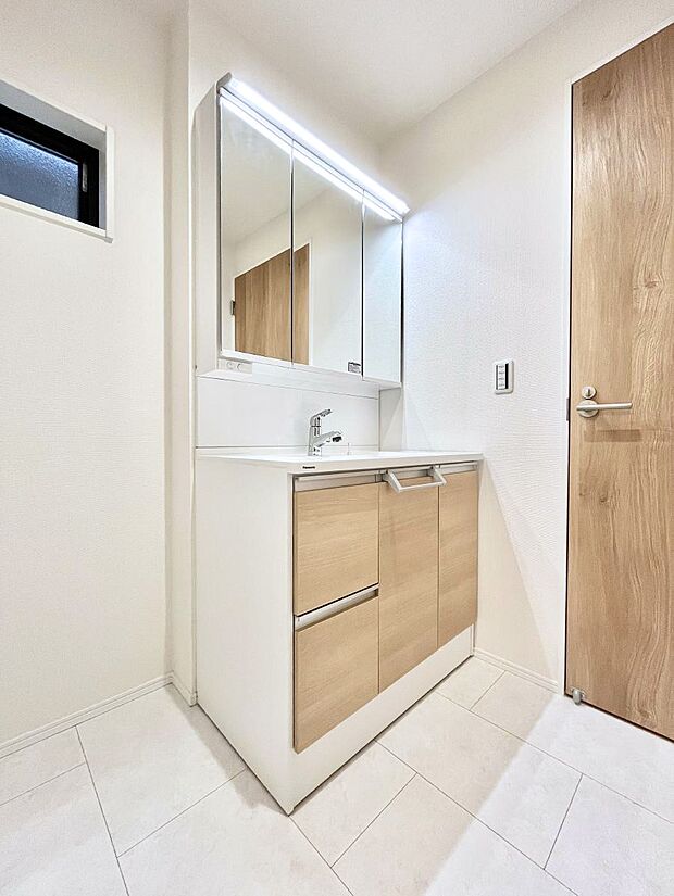 清潔感のある快適空間です。毎日の身支度も気持ち良くお使い頂けます。