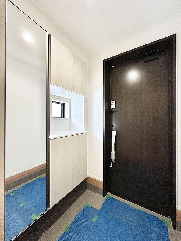 飾り棚を利用して、お越しいただくお客様をおもてなしできます。