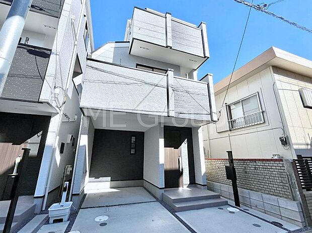 洗練された外観、上質な住空間が広がる室内は永く安心して過ごせる住居です。