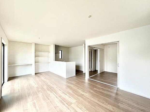 落ち着いた雰囲気のLDKは家族みんなの快適空間