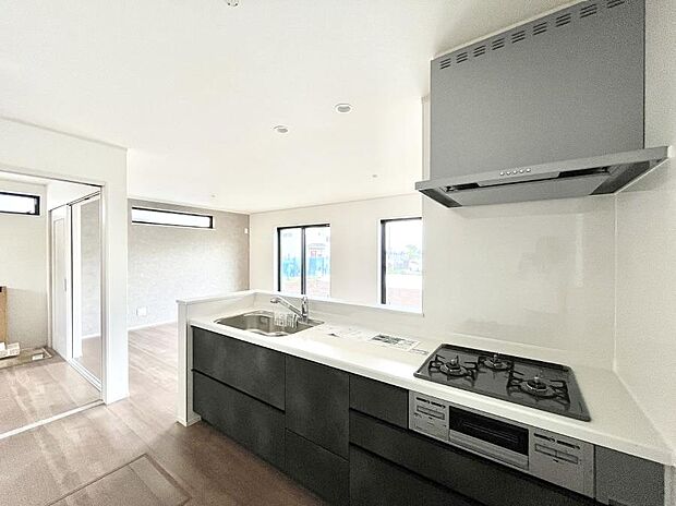 料理をしながらでもご家族との会話を楽しめる対面キッチン