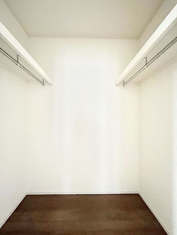 ウォークインクローゼット付きで生活空間を広く利用できます。