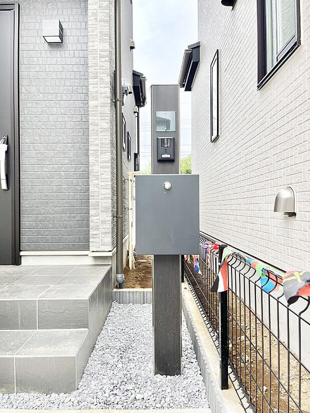 シンプルデザインのポスト。