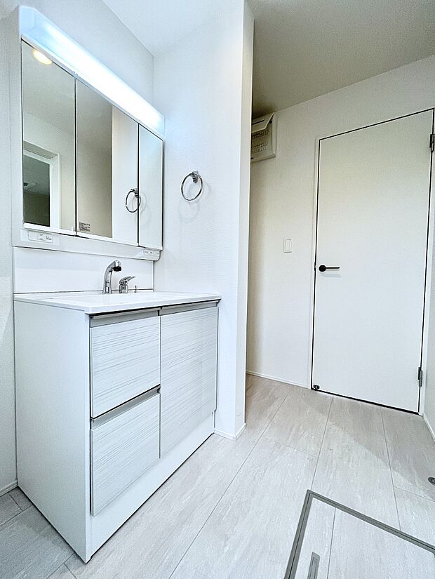 清潔感のある快適空間です。毎日の身支度も気持ち良くお使い頂けます。 