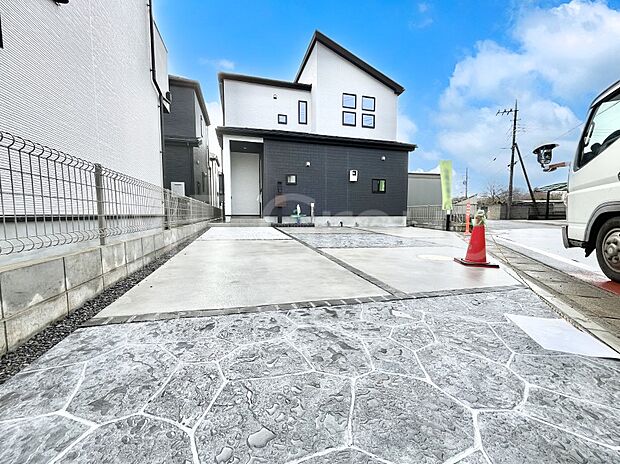 駐車2台可能！急なお客様の駐車に。また、ご家族の自転車スペースとしても大活躍。