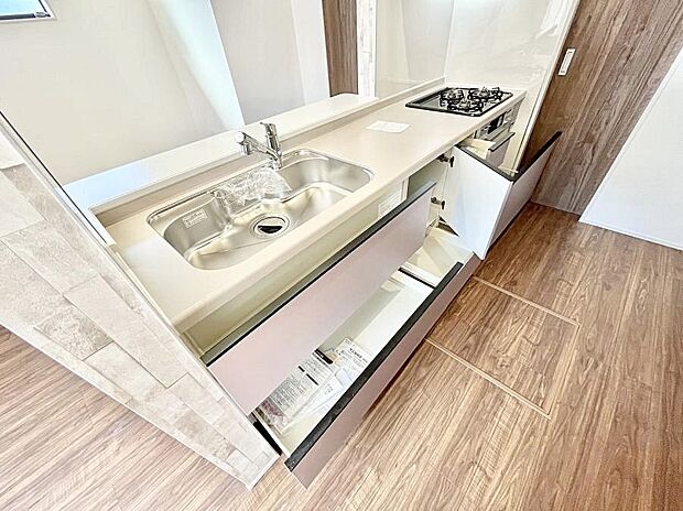 使いやすさを優先したスライド式収納タイプ！