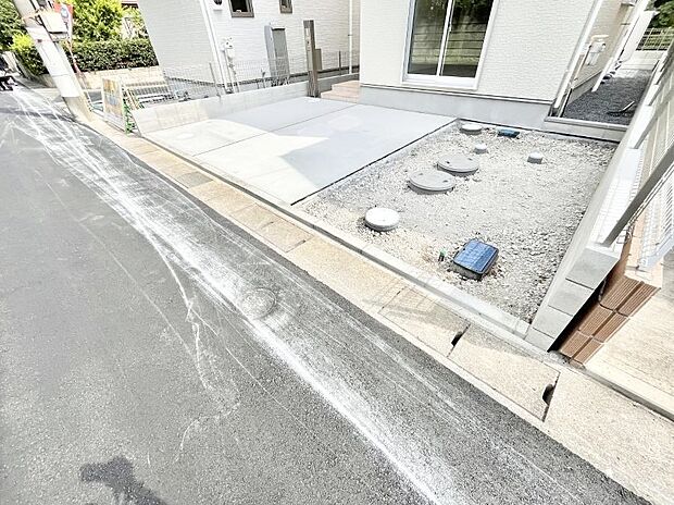 目の前が駐車場だと、雨の日も、大量にお買い物をした時も便利ですね。