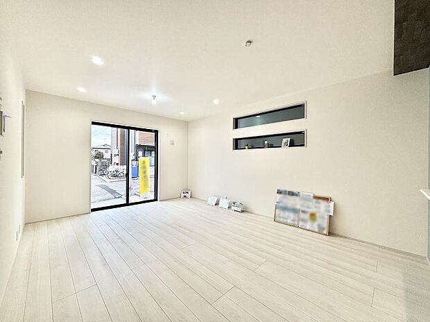 日当たりの良いリビング。お気に入りのグリーンを飾れば更に心地よさがアップ！