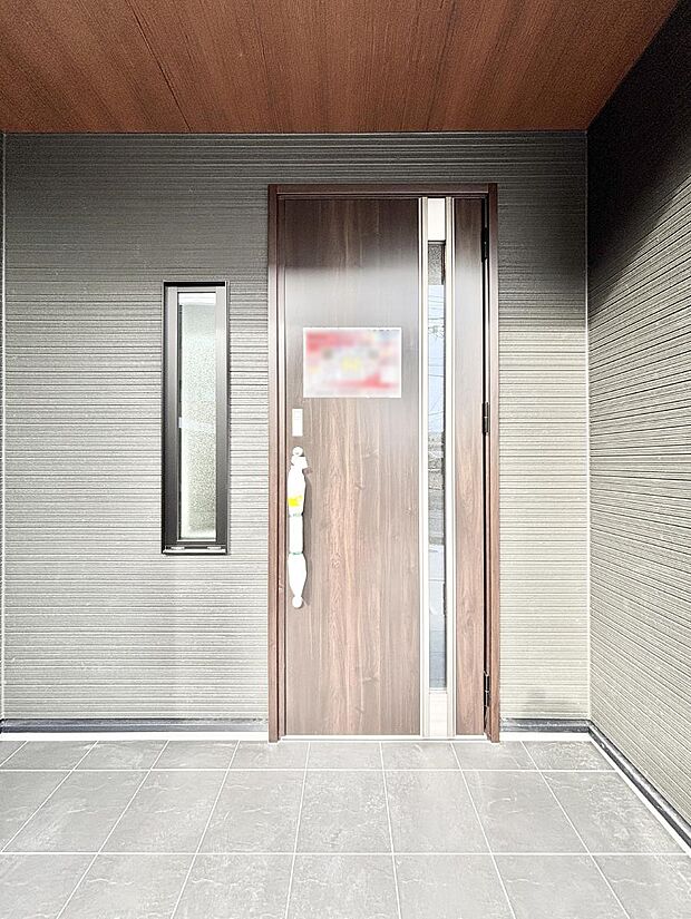 住まいの顔を演出する、玄関ドア。 