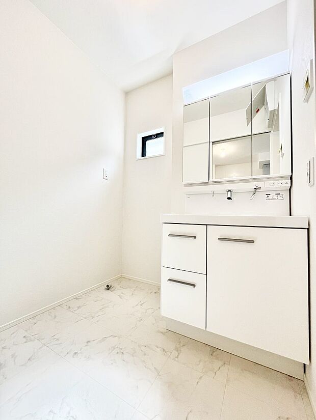 収納力と機能性に優れた洗面化粧台