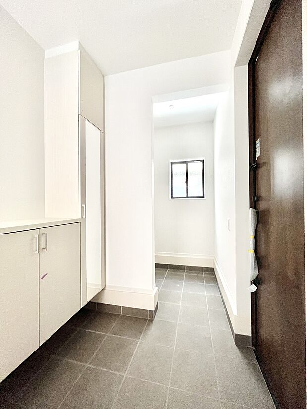 飾り棚を利用して、お越しいただくお客様をおもてなしできます。