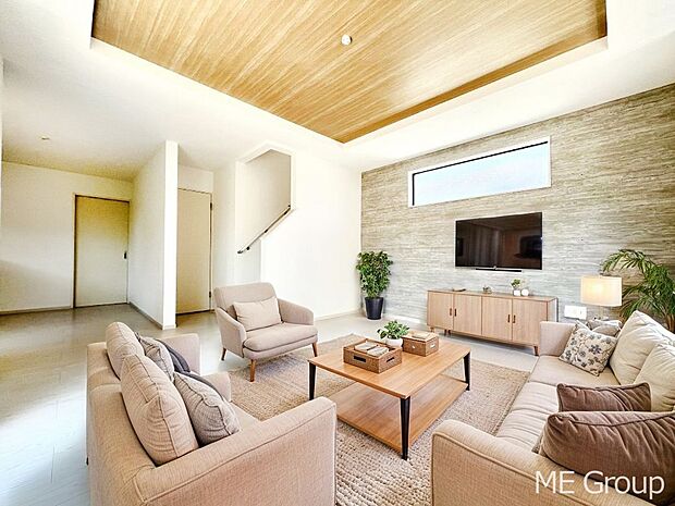 ご家族の賑やかな話し声で包まれる明るいリビング ※家具はCGです