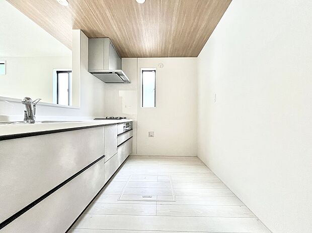 ゆとりあるキッチンではご家族と楽しくお料理ができます。