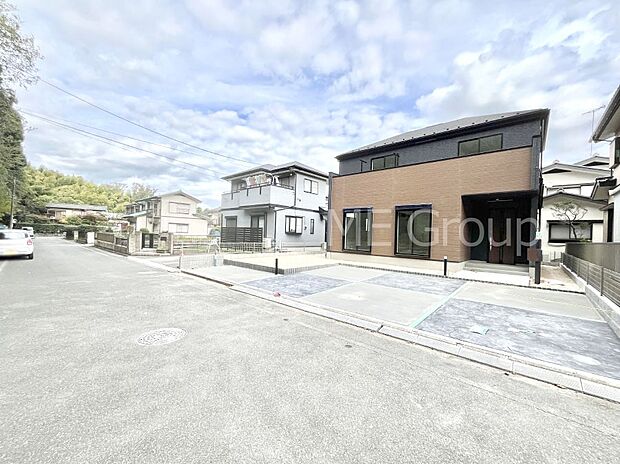 前面道路はきちんと整備されています  