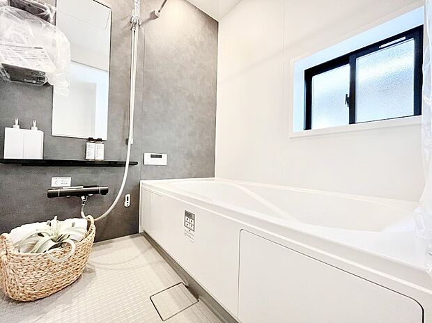 落ち着いた雰囲気でゆっくりお寛ぎいただけるバスルーム