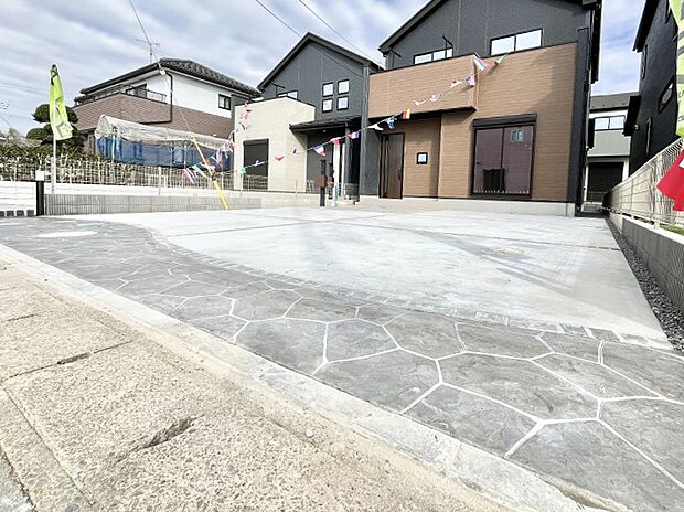 駐車2台可能！急なお客様の駐車に。また、ご家族の自転車スペースとしても大活躍。