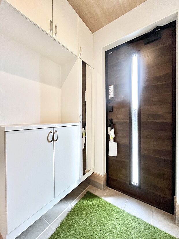 飾り棚を利用して、お越しいただくお客様をおもてなしできます。