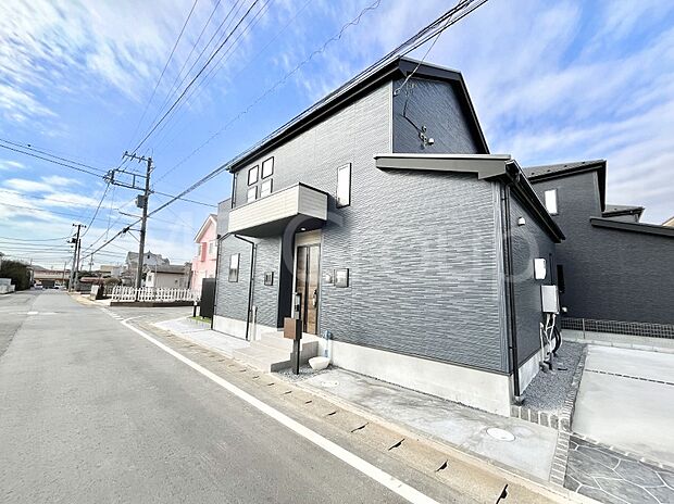 シンプルで落ち着きのある建物は住むかたの個性でオリジナルなものになっていきます。 