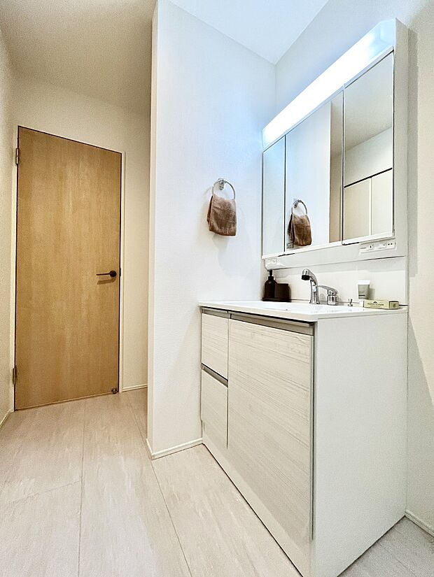 清潔感のある快適空間です。毎日の身支度も気持ち良くお使い頂けます。 