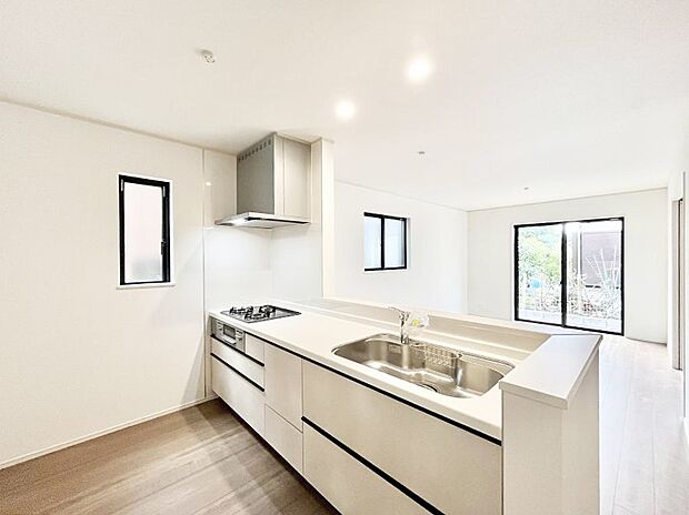 料理をしながらご家族との会話を楽しめる対面カウンターキッチン