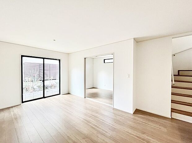 隣接の洋室を開放すればさらに広々空間に