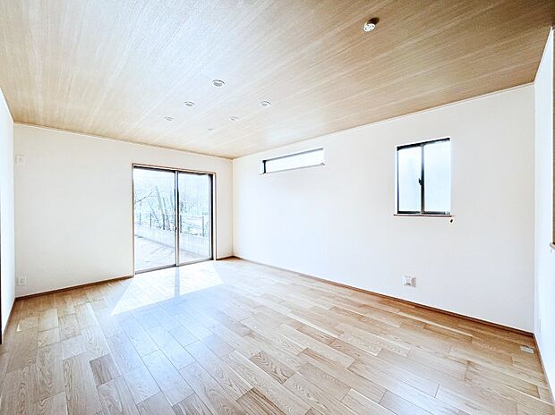 日当たりの良いリビング。お気に入りのグリーンを飾れば更に心地よさがアップ！