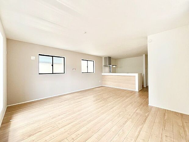 19帖の広々LDKは家族みんなの快適空間!冬でも足元ポカポカ床暖房付き!