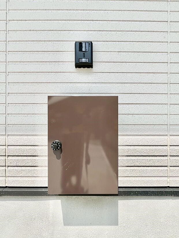 シンプルデザインのポスト。