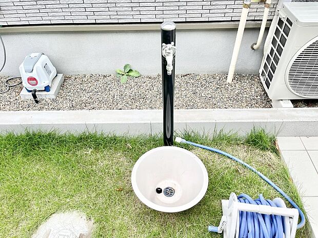 外水栓があると、庭のお手入れやちょっとした手洗い・洗車に便利です
