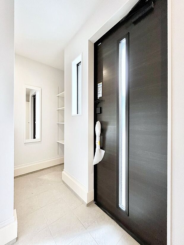 シューズインクローク付きの玄関。家族全員の靴や雨具などすっきり収納できます。