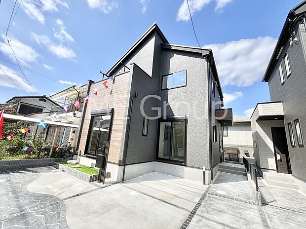 たっぷりの陽光と心地よい風が舞い込む住まい 　