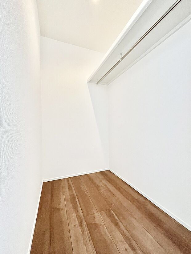 ウォークインクローゼットの活用で生活空間スッキリ