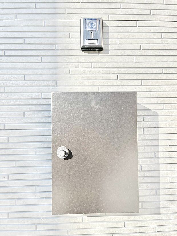 シンプルなデザインのポスト