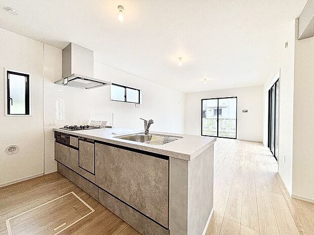 料理をしながらご家族との会話を楽しめる対面カウンターキッチン