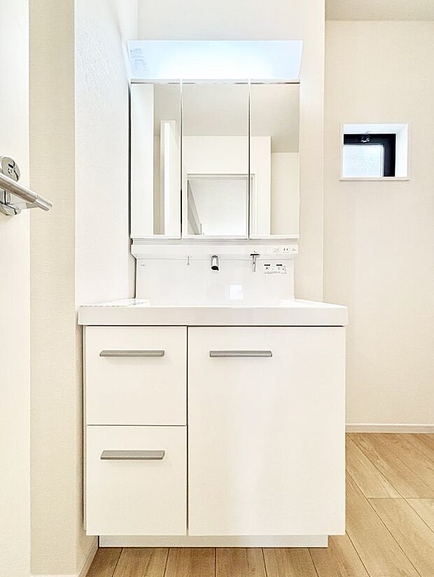 収納力と機能性に優れた洗面化粧台