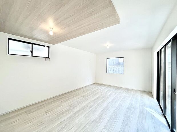 落ち着いた雰囲気のLDKは家族みんなの快適空間