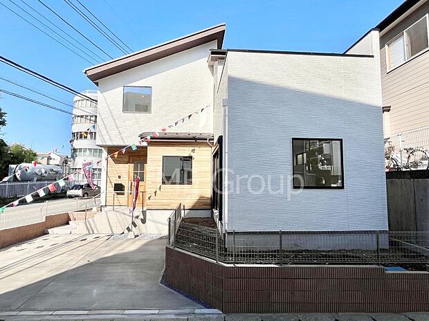 洗練された外観、上質な住空間が広がる室内は永く安心して過ごせる住居です。