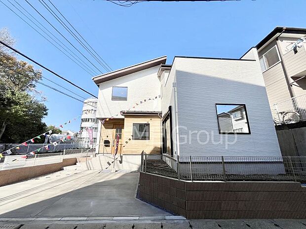 溢れる陽光でご家族の笑顔も輝く